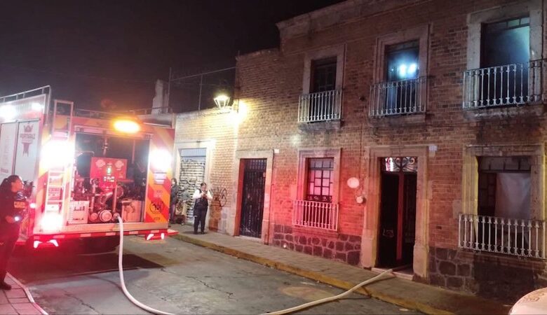 Bomberos atienden incendio en casa habitación