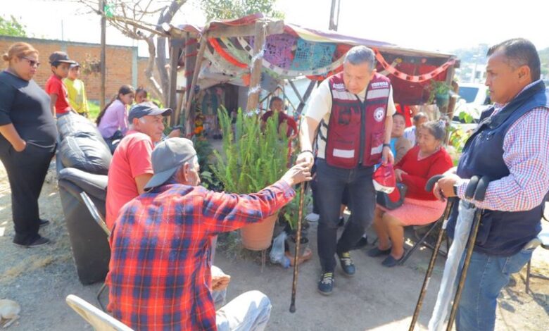 Juan Carlos Barragán entrega apoyos