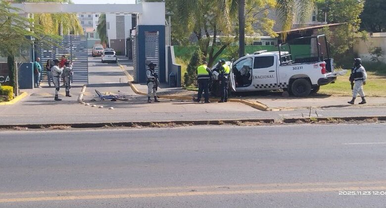 Camioneta de la Guardia Nacional accidentada