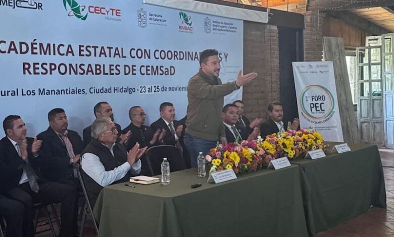 Juan Carlos Velasco Procell en reunión