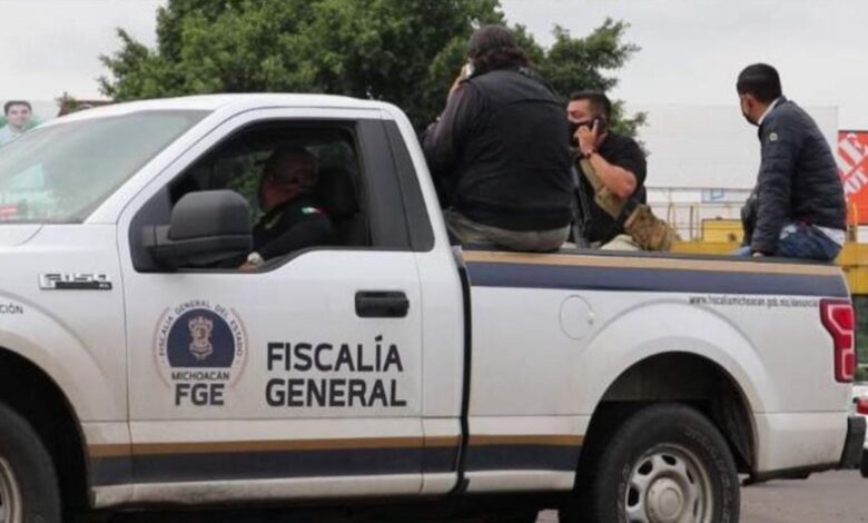 Camioneta de la FGE de Michoacán