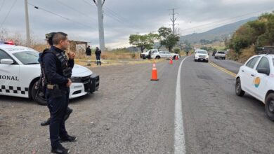 Policías vigilan carretera