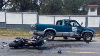 Choca moto contra camioneta