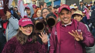 Nalleli Pedraza y Arquímedes Oseguera en evento del Morena