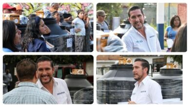 Hugo Servín entrega paquetes de calentador solar