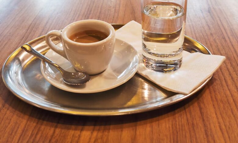 vaso de agua antes del café