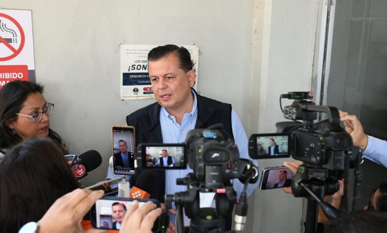 Memo Valencia, Leonel Godoy