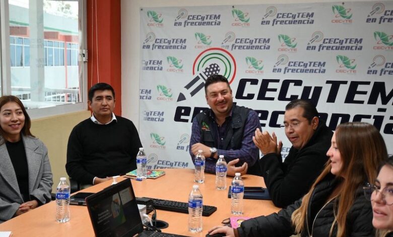 Juan Carlos Velasco Procell en reunión