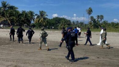 Policías en la playa