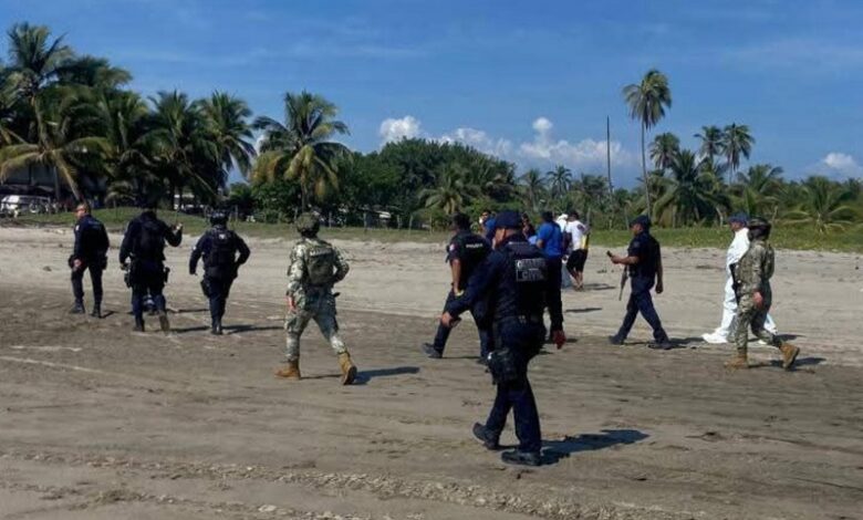 Policías en la playa