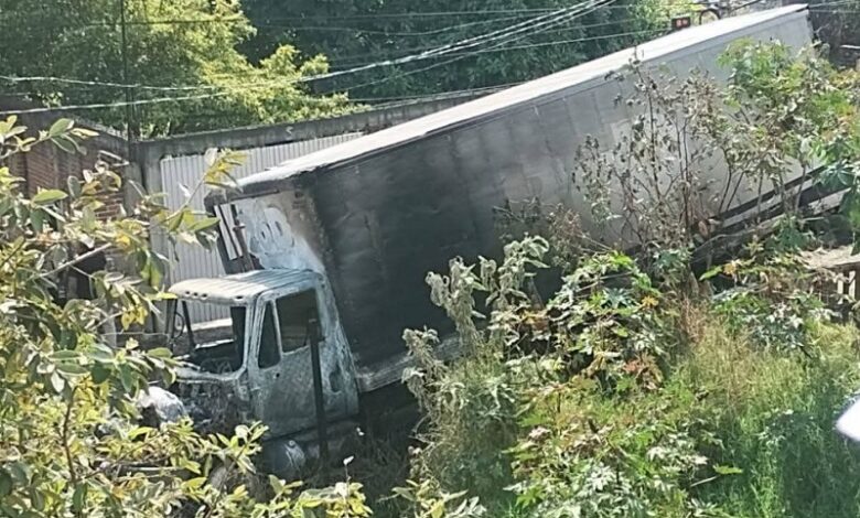 Incendio en camión aguacatero