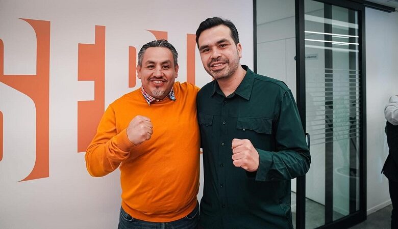 MC, Víctor Manríquez