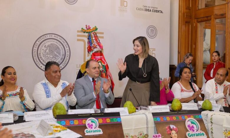 Brisda Arroyo Martínez anuncia la Feria del Geranio