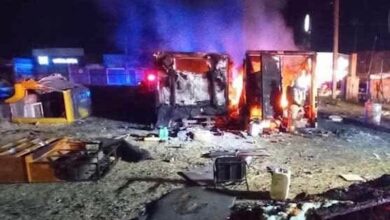 Se incendian las cajas de un tráiler