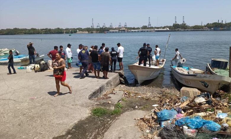 Lanchas en la costa