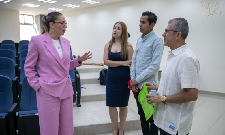 Yarabí Ávila impulsa acciones en favor de estudiantes del Bachillerato Nicolaita y de Escuelas Incorporadas