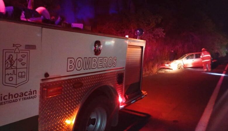 Bomberos en accidente