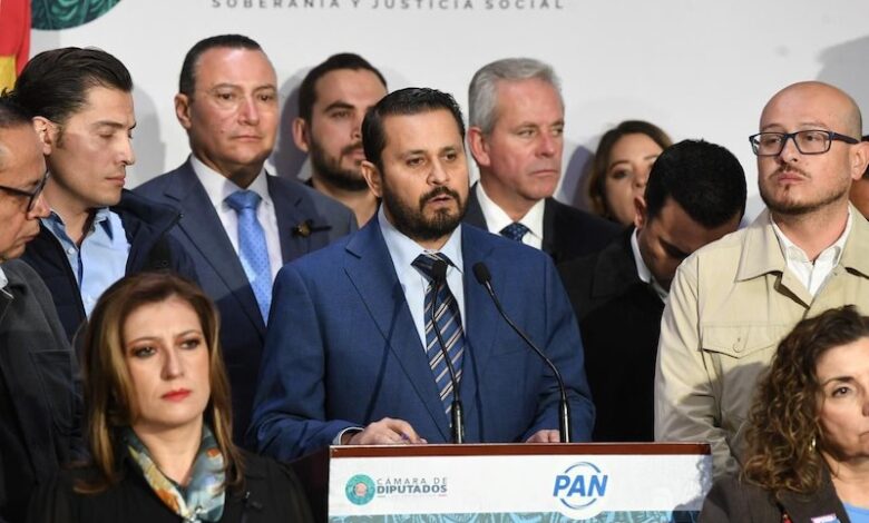 Armando Tejeda Cid con diputados del PAN