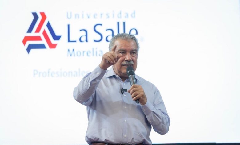Raúl Morón, Becas