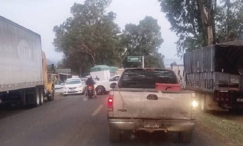 Chilchota, Acachuén, Bloqueo carretero