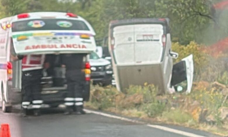 Volcadura y ambulancia