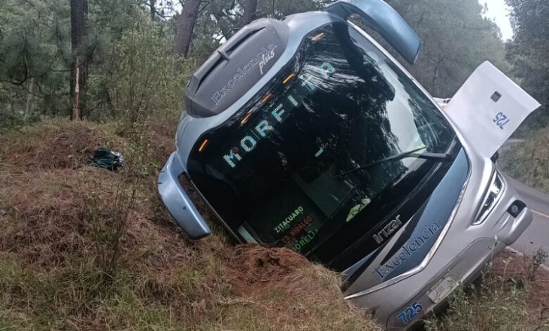 Michoacán, Volcadura, Autobús