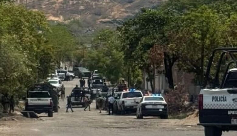 Varias patrullas en Michoacán