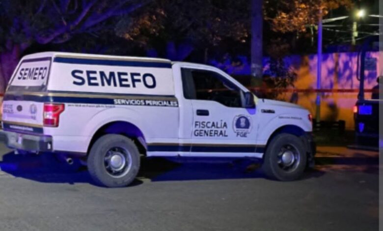 Camioneta del Semefo