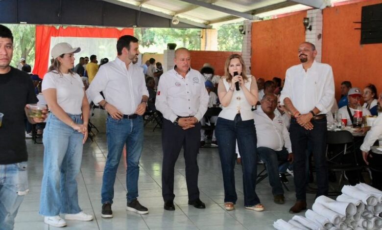 Yankel Benítez con transportistas