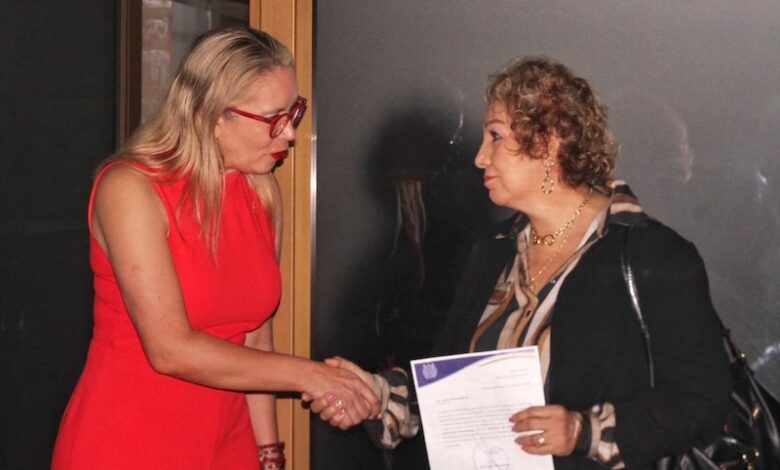 Yarabí Ávila y Leticia Padilla