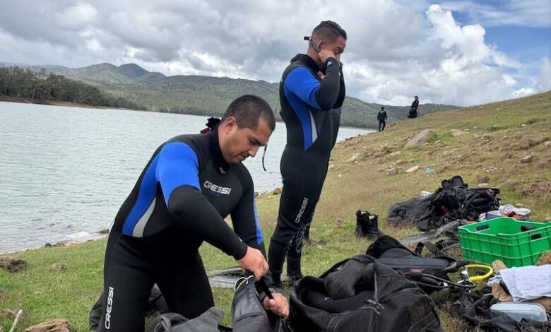 Buzos profesionales en la Presa de Cointzio