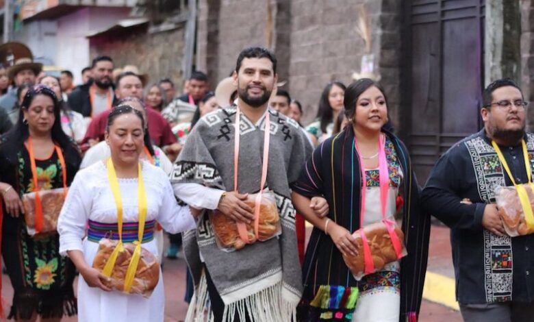Octavio Ocampo con los pueblos indígenas
