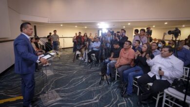 Carlos Torres Piña en rueda de prensa