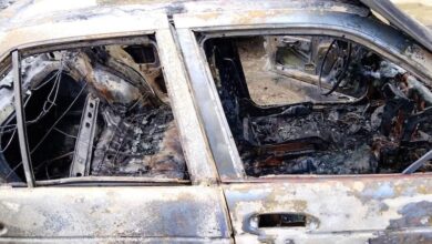 Taxi calcinado en Apatzingán