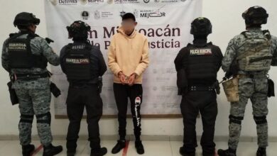 Detenido y esposado