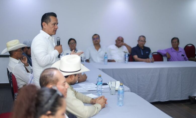 Carlos Torres Piña en Lázaro Cárdenas