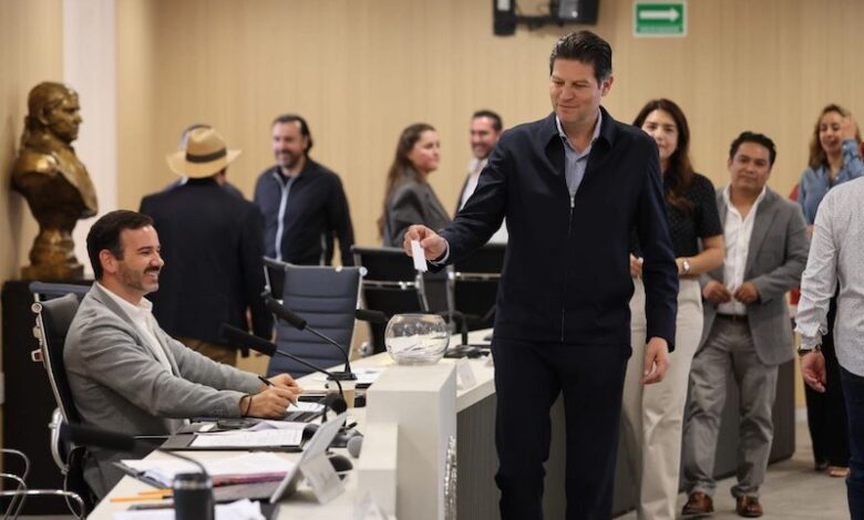 Alfonso Martínez en sesión de Cabiildo