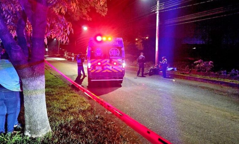Ambulancia en accidente de moto