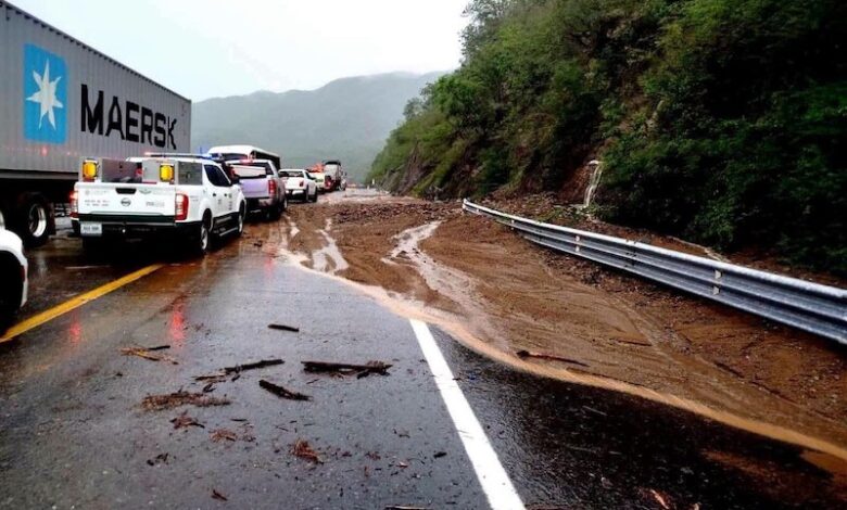 Deslave en Autopista Siglo XXI