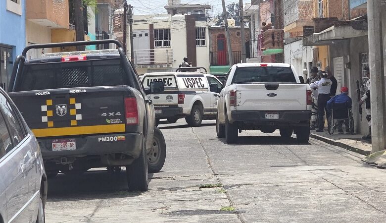 Unidades de la Policía Morelia y de la USPEC en el lugar del hallazgo