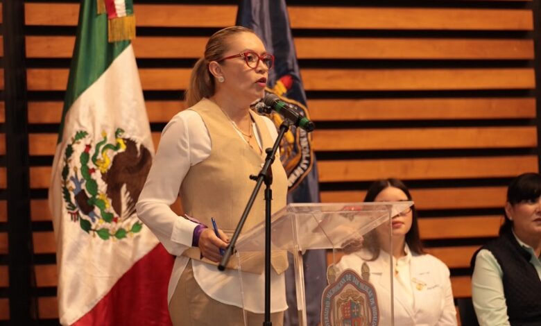 Yarabí Ávila ofrece discurso