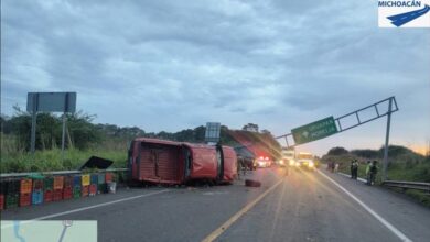Volcadura en autopista michoacana