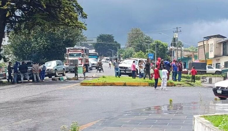 Bloqueo carretero en Opopeo