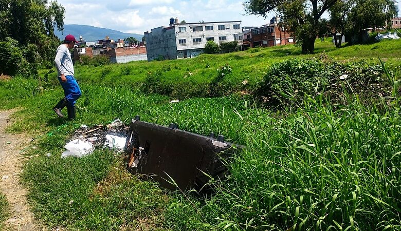Abandono de basura en canales