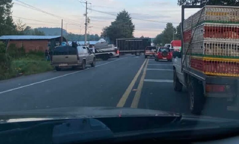 Bloqueos carreteros en Michoacán