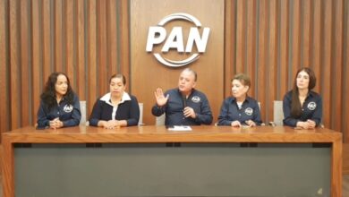 Carlos Quintana Martínez en rueda de prensa del PAN