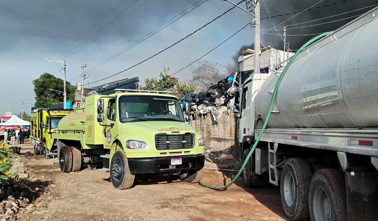 Controlan incendio en fábrica de Morelia