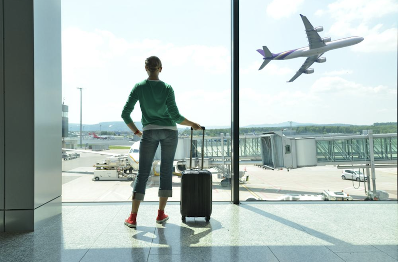 Turista en aeropuerto