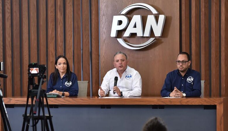 Carlos Quintana Martínez en rueda de prensa